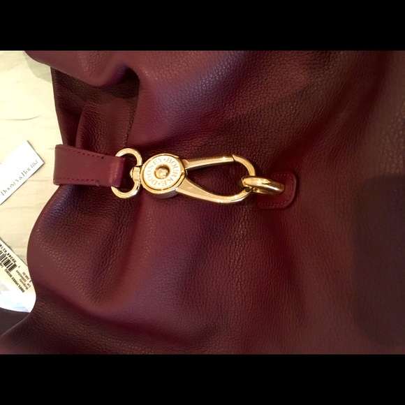 NWT Dooney & Bourke large Logo lock leather shoulder bag - Picture 2 of 8